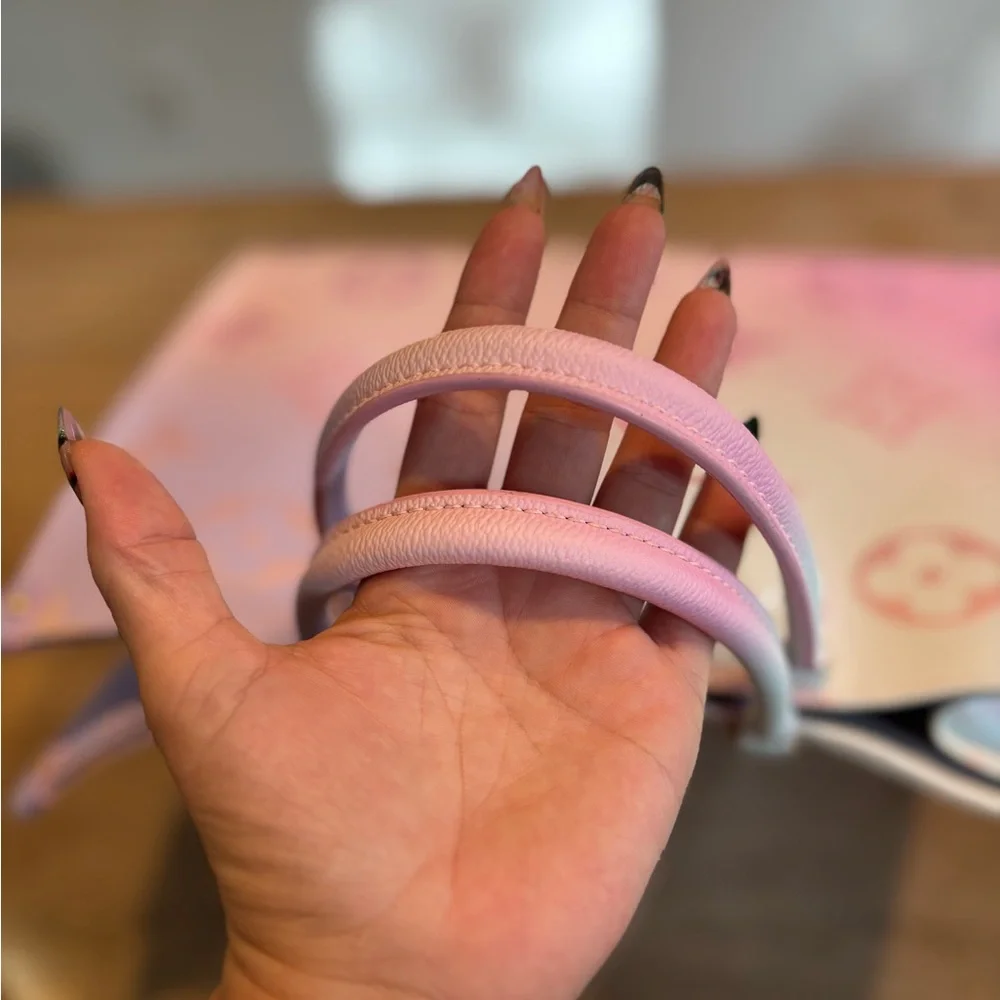 Louis Vuitton OnTheGo GM Sunrise Pastel - Picture 6 of 14